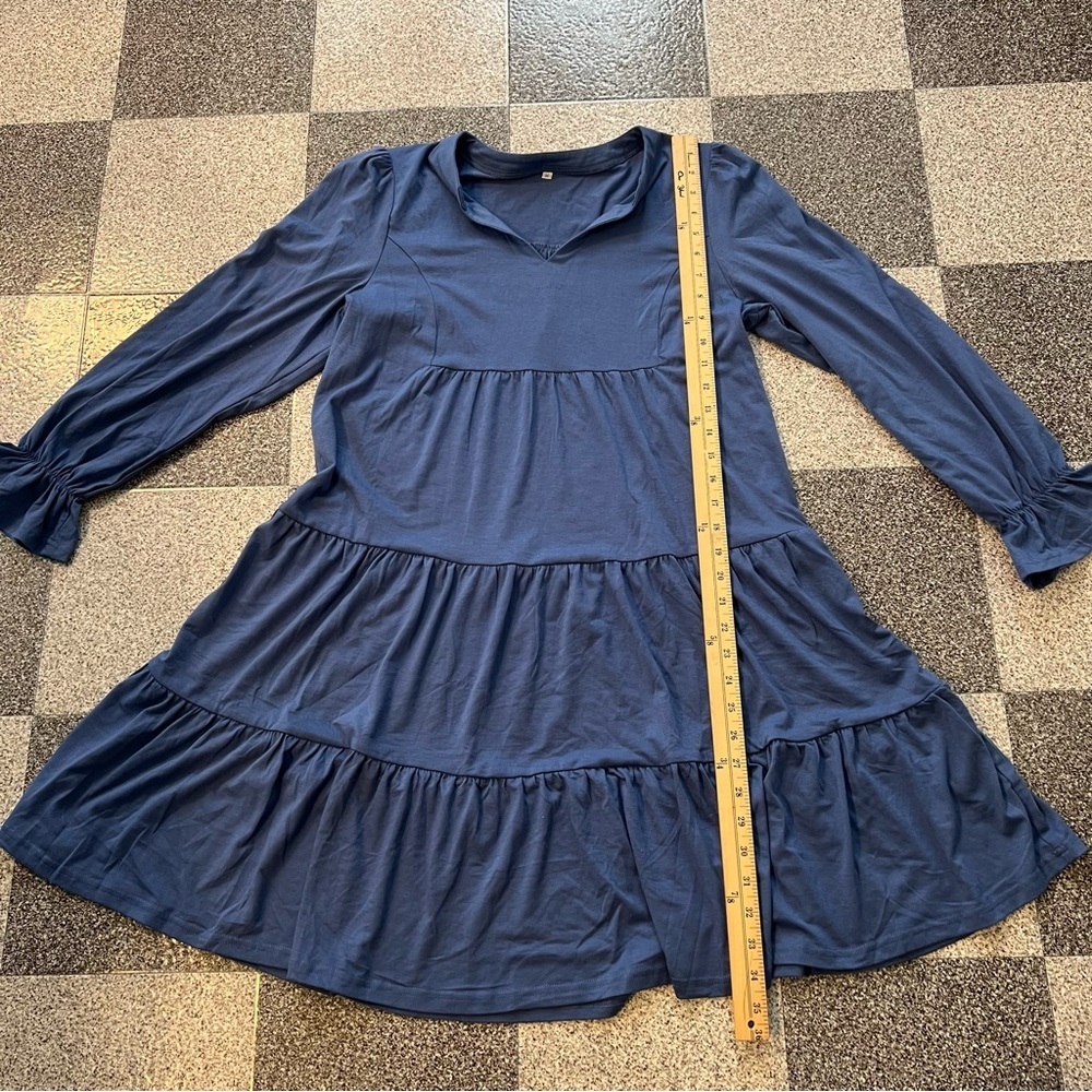 ❤️3/$15 NWOT Long Sleeve Tiered Midi Dress in Blue- M - Picture 3 of 6